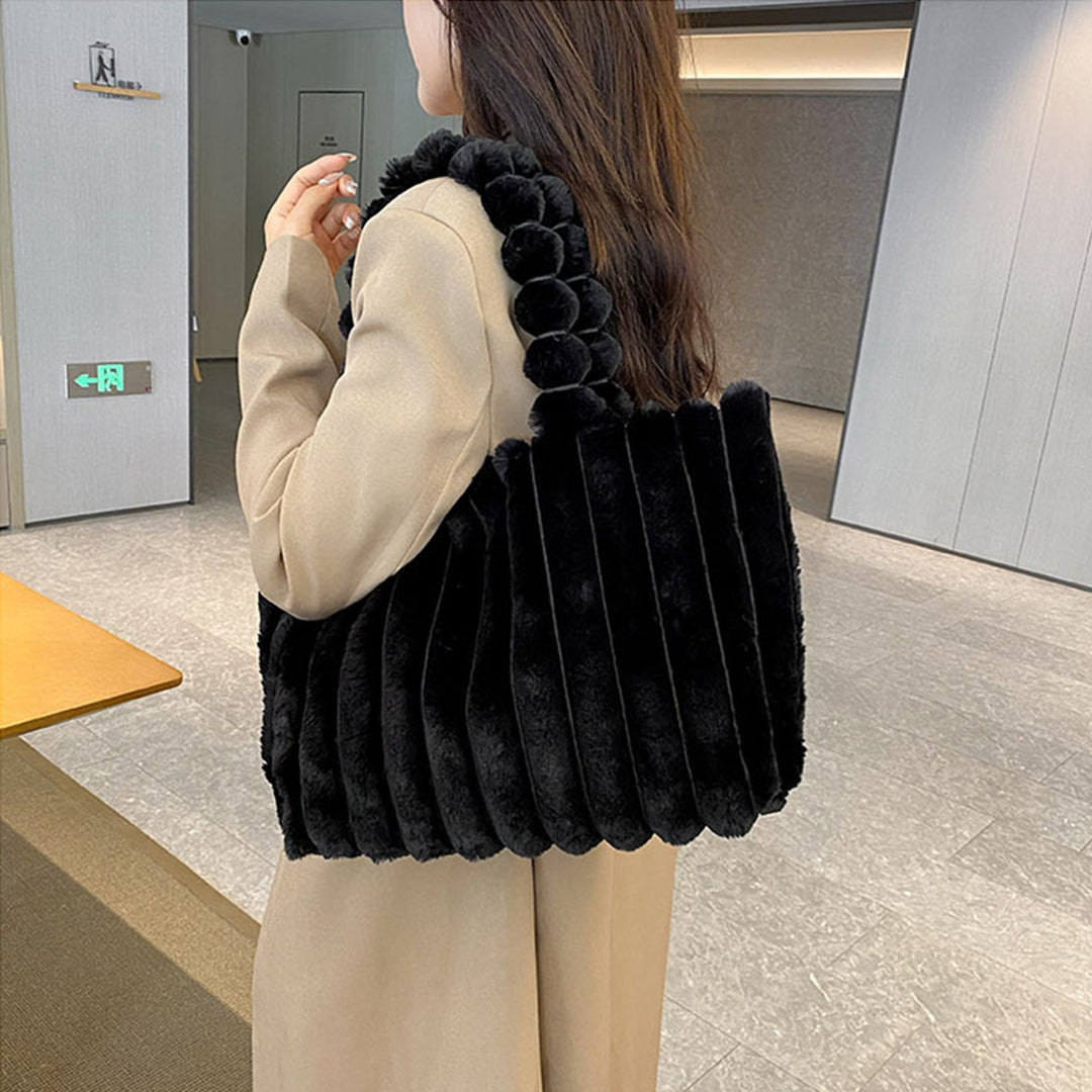 Furielle – Weiche Plüsch-Schultertasche aus Faux Fur