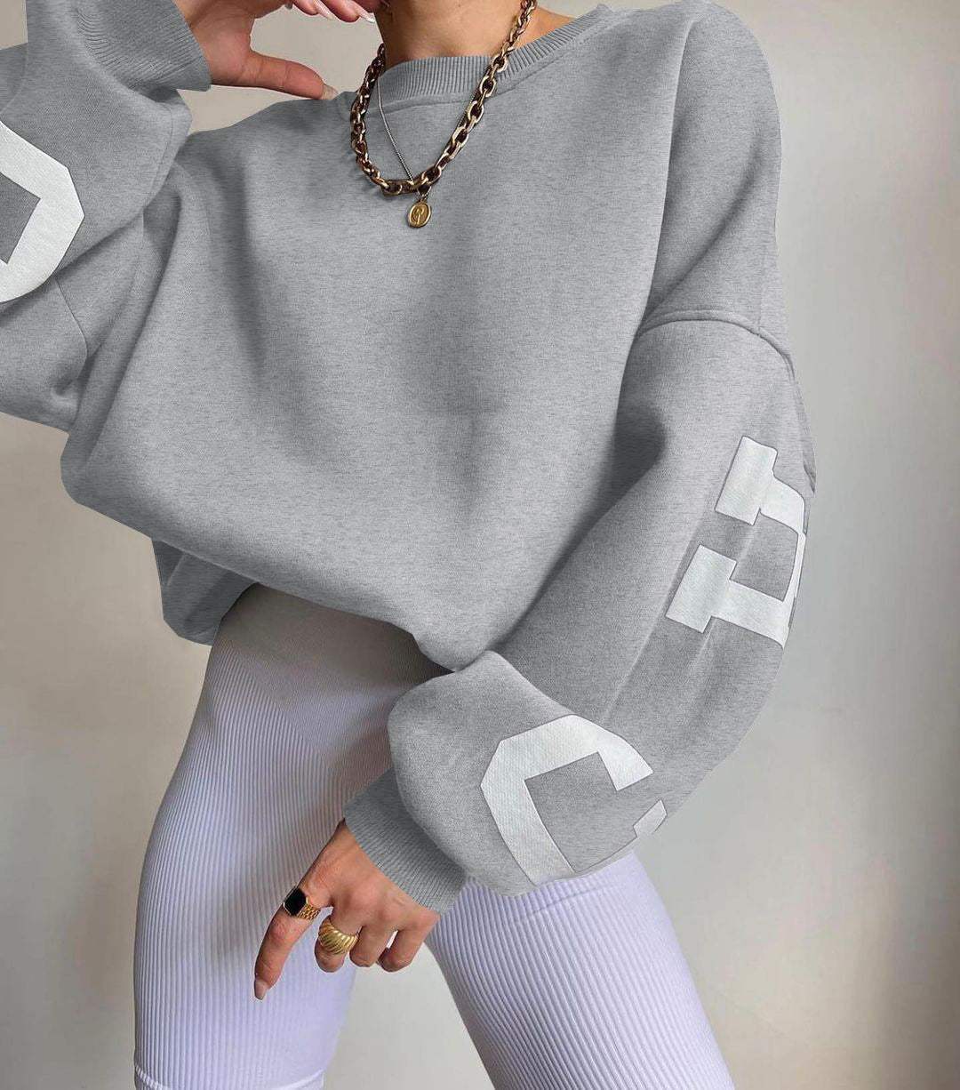 Nerisse – Oversized Sweatshirt mit grafischen Ärmeldetails