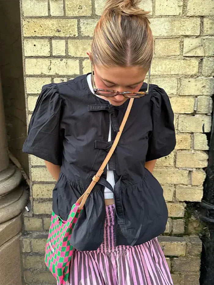 Elaria – Elegante Peplumbluse mit moderner Note