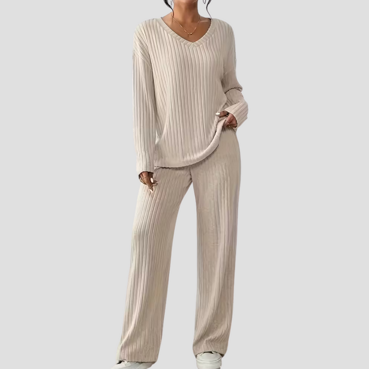 Elyndra – Geripptes Loungewear-Set mit müheloser Eleganz
