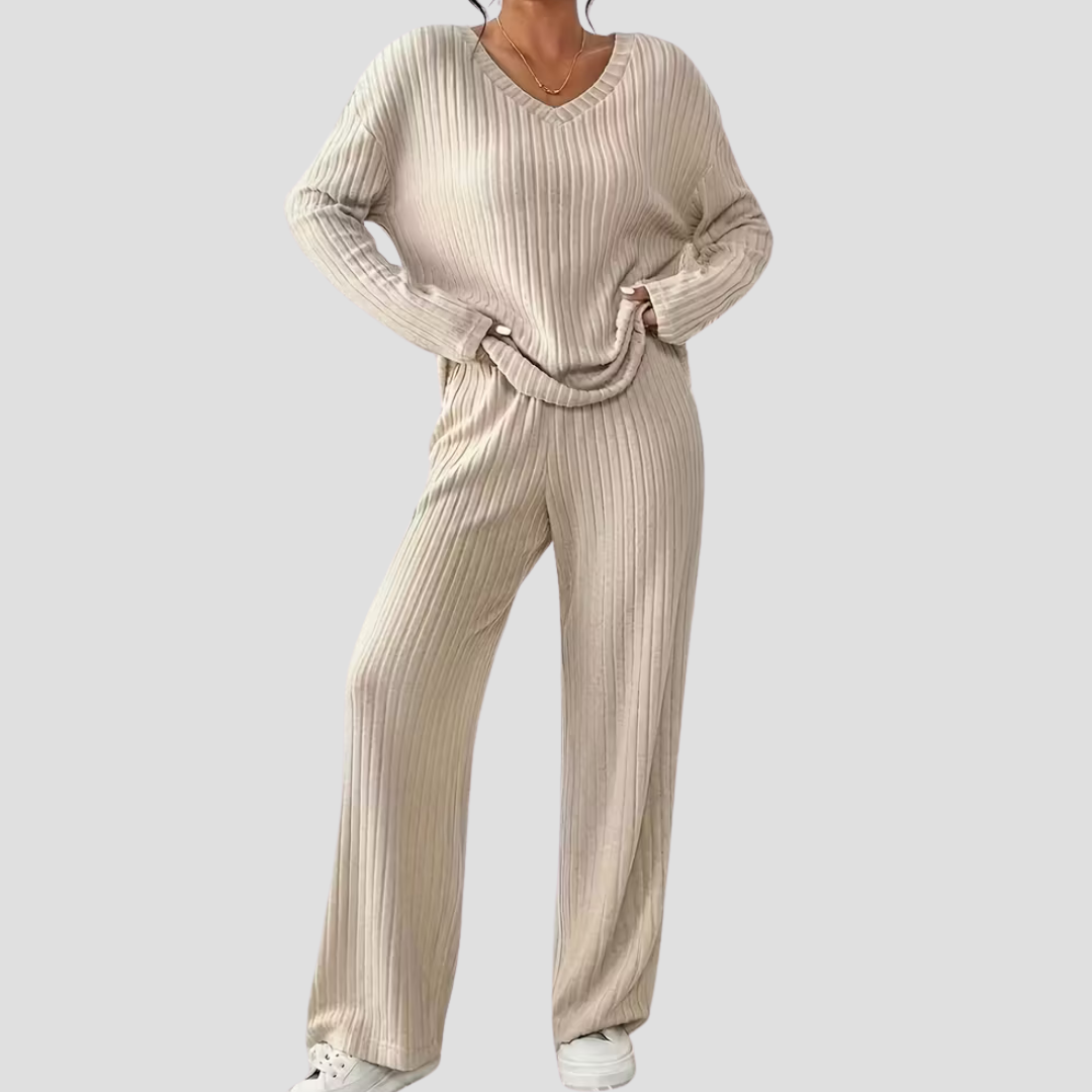 Elyndra – Geripptes Loungewear-Set mit müheloser Eleganz