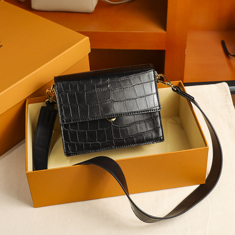 Noctyra – Schultertasche mit edler Kroko-Prägung