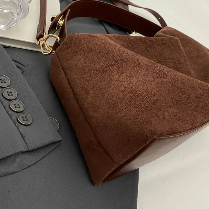 Suvéra – Luxuriöse Suede-Handtasche mit abnehmbarem Schulterriemen