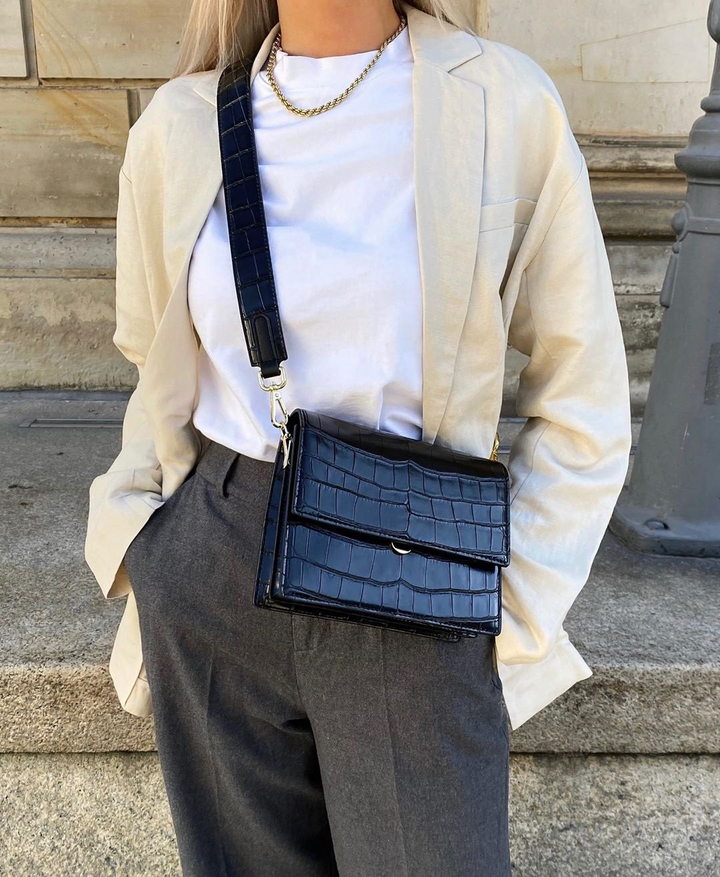 Noctyra – Schultertasche mit edler Kroko-Prägung