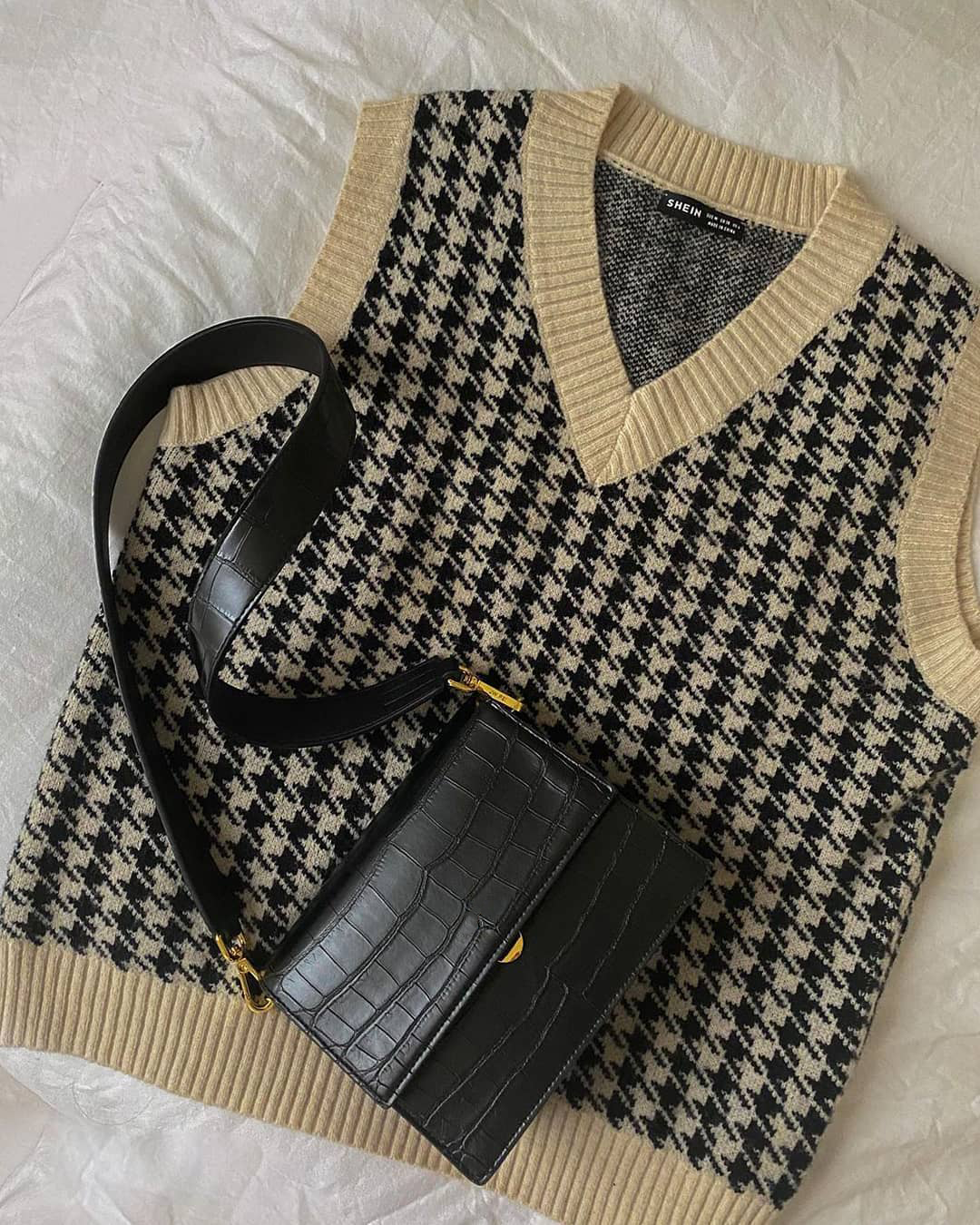 Noctyra – Schultertasche mit edler Kroko-Prägung