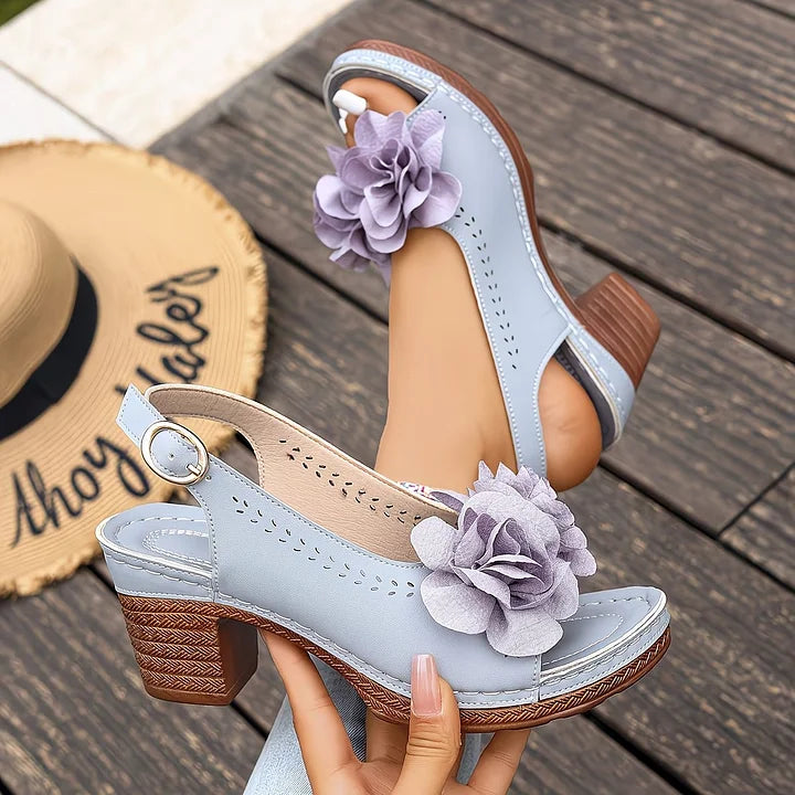 Florevia – Sandalen mit floralem Detail und stabilem Absatz