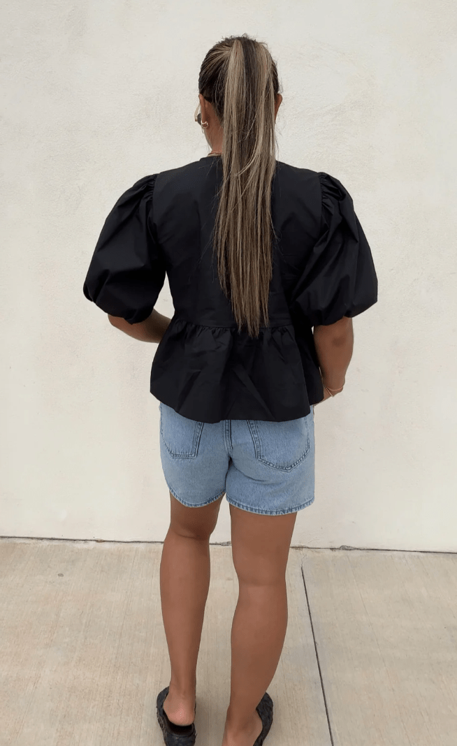 Elaria – Elegante Peplumbluse mit moderner Note