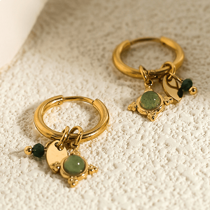 Émerielle – Sternohrringe mit smaragdgrünem Glanz