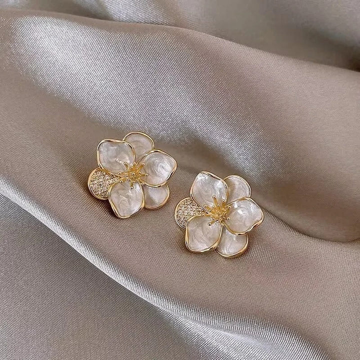 Floréa – Elegante Blütenblatt-Ohrringe